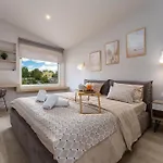 Costa Deluxe By Briskva Apartment