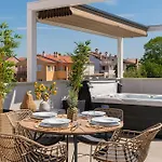 Costa Deluxe By Briskva Apartment *