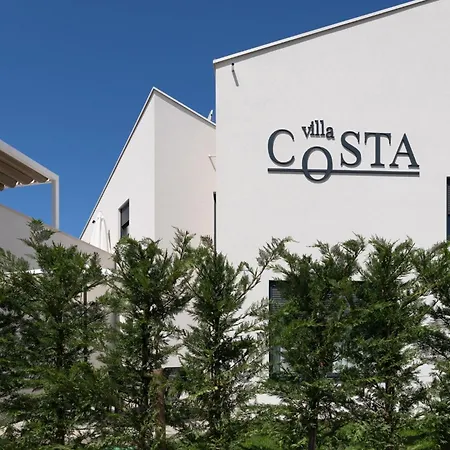 Costa Deluxe Apartment