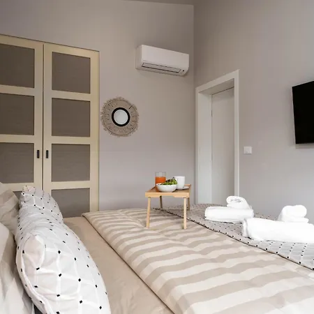 Costa Deluxe Apartment
