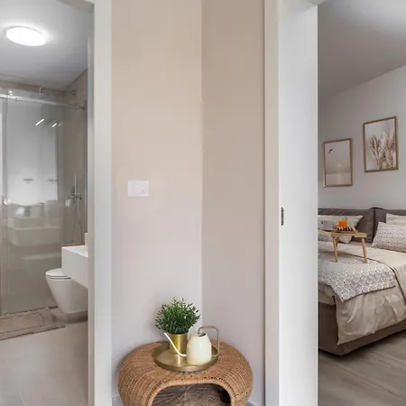 Costa Deluxe Apartment *