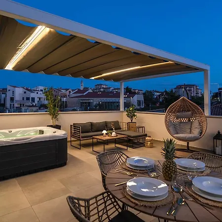 Costa Deluxe By Briskva Apartment